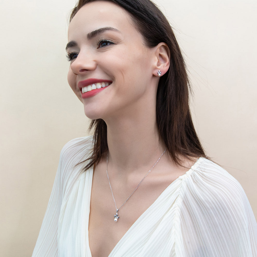 Model wearing Leaf Imitation Pearl Necklace and Earrings Set in Sterling Silver