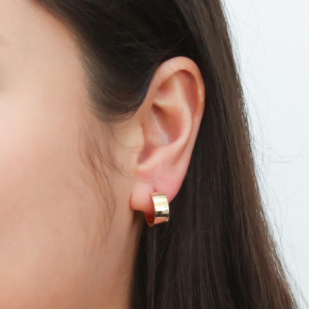 Model wearing Small Huggie Earrings in Sterling Silver 0.55 inch