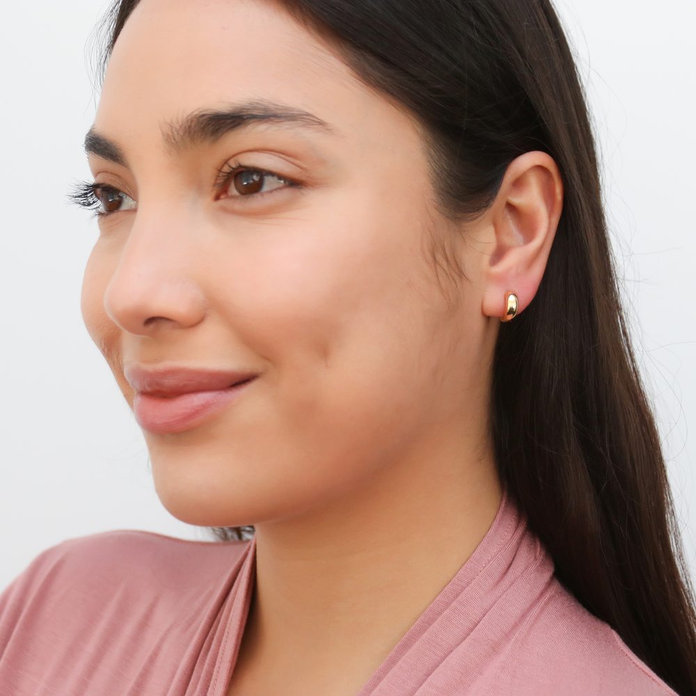 Model wearing Dome Small Huggie Earrings in Sterling Silver 0.5 inch