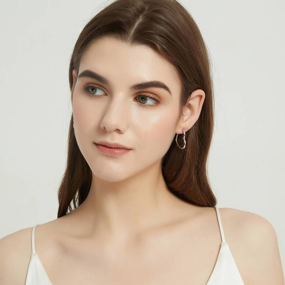 Heart Medium Hoop Earrings in Sterling Silver 1"
