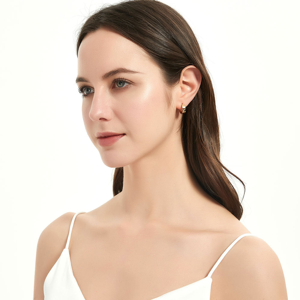 Model wearing Medium Hoop Earrings in Sterling Silver 0.6 inch