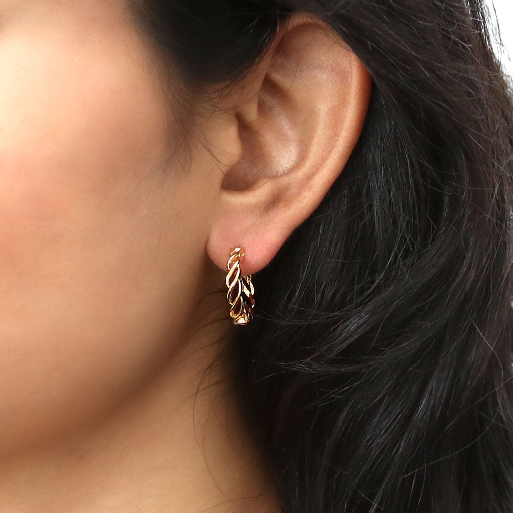 Model wearing Woven Small Hoop Earrings in Sterling Silver 0.7 inch, Yellow Gold Flashed