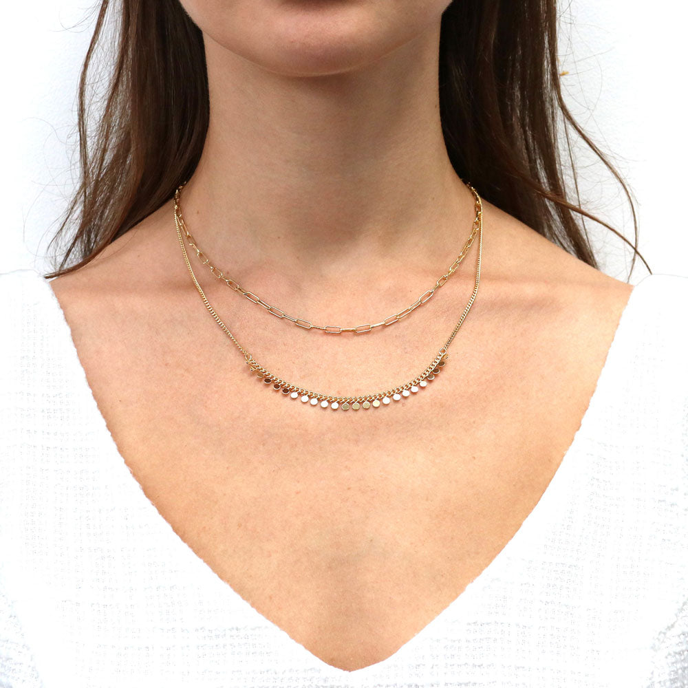 Model wearing Paperclip Imitation Pearl Chain Necklace in, 2 Piece