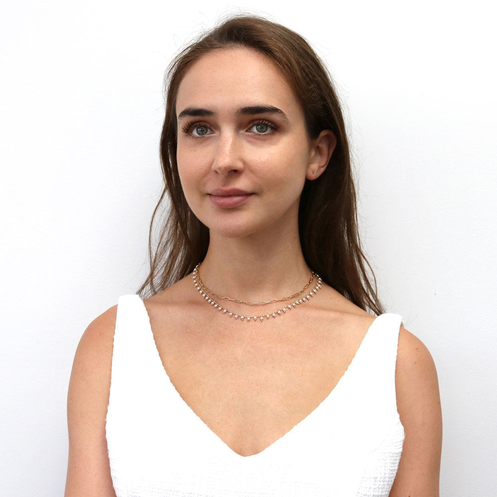 Model wearing Imitation Pearl Station Necklace