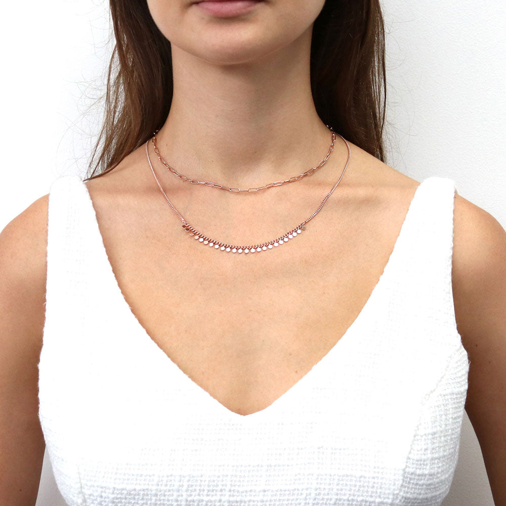 Model wearing Paperclip Link Chain Necklace 3mm, Rose Gold Flashed
