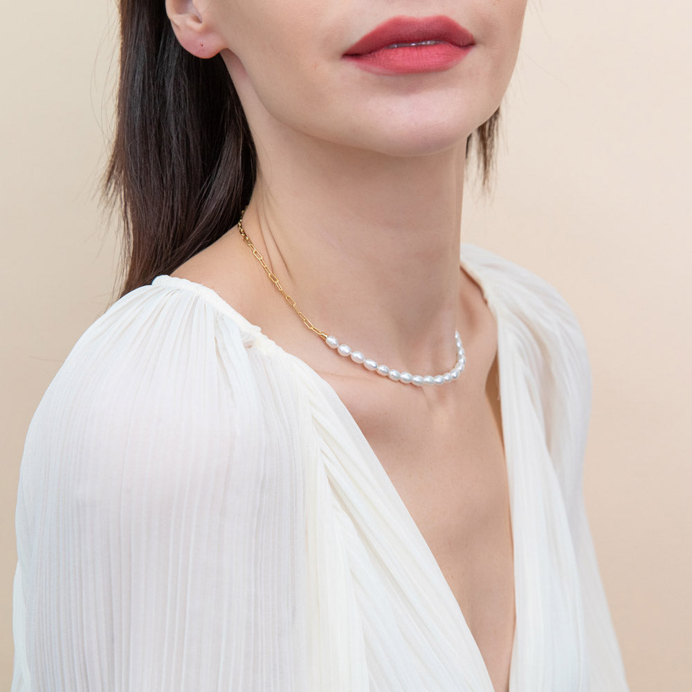 Model wearing Paperclip White Oval Cultured Pearl Chain Necklace in Sterling Silver, 7 of 18