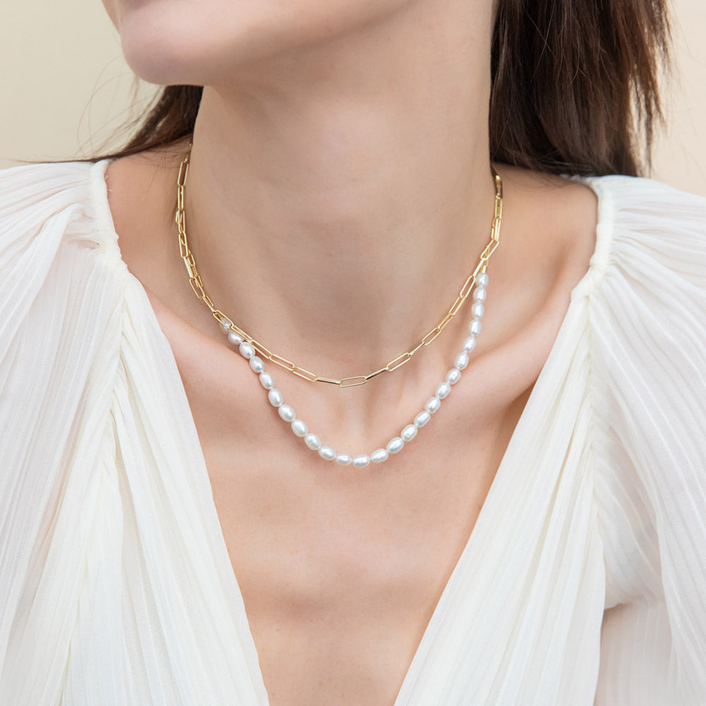 Model wearing Paperclip White Oval Cultured Pearl Chain Necklace in Sterling Silver, 12 of 18