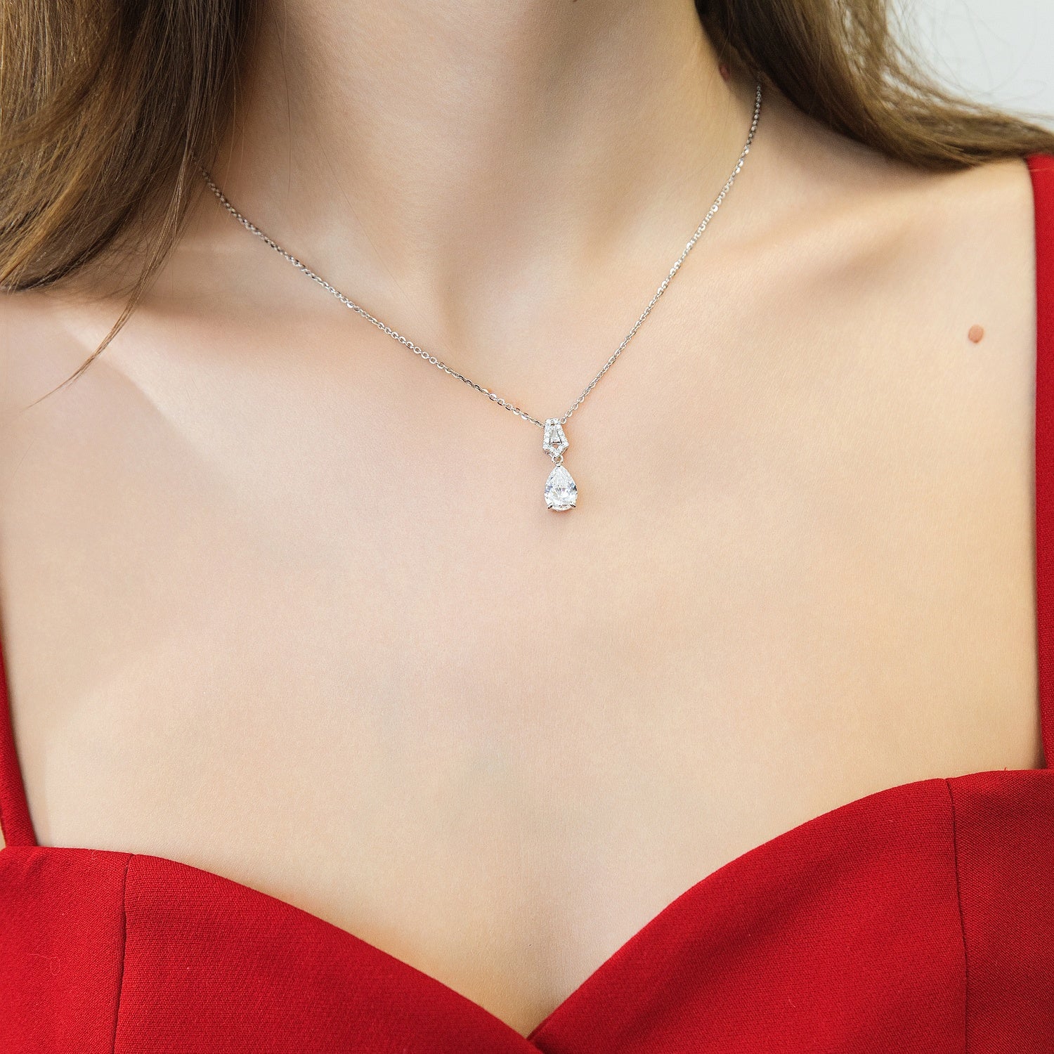 Model Wearing Art Deco Pendant Necklace Style N1737-01