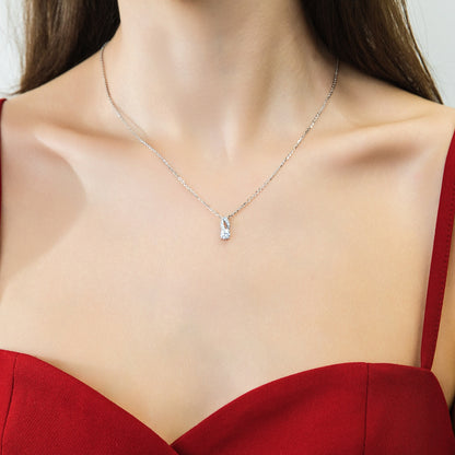 Model Wearing Woven Pendant Necklace Style N1715-01