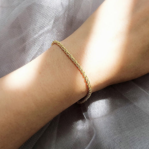 Model Wearing Chain Bracelet
