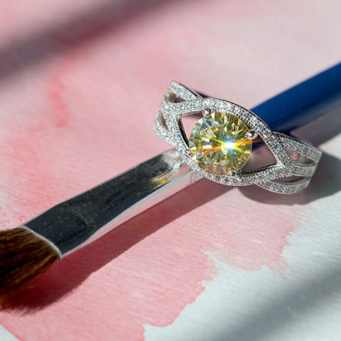 Image Contain: Solitaire with Side Stones Ring