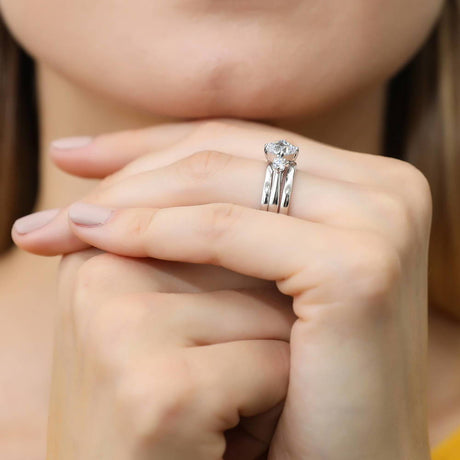 Model Wearing Band, Ring