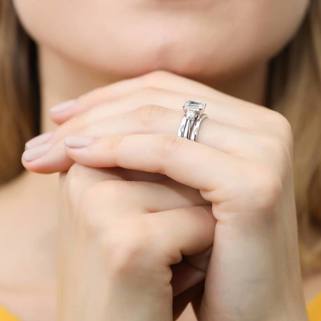 Model Wearing Band, Ring