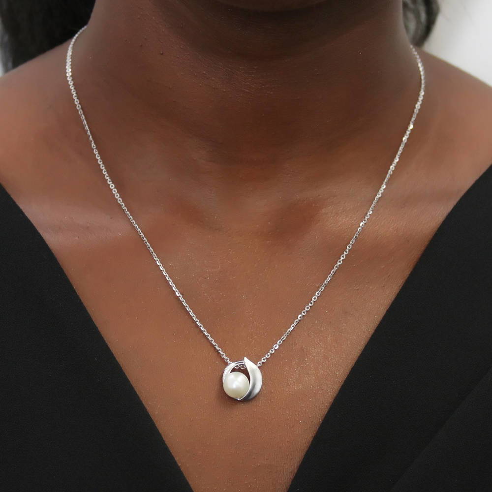 Solitaire White Button Cultured Pearl Necklace in Sterling Silver