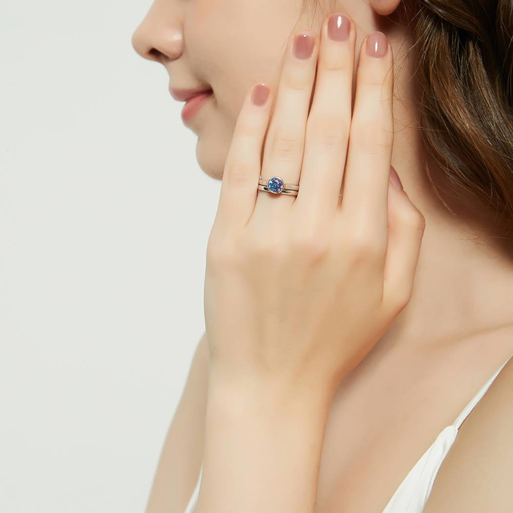 Model Wearing Band Ring Style R834-2, Solitaire Ring Style R1631-02