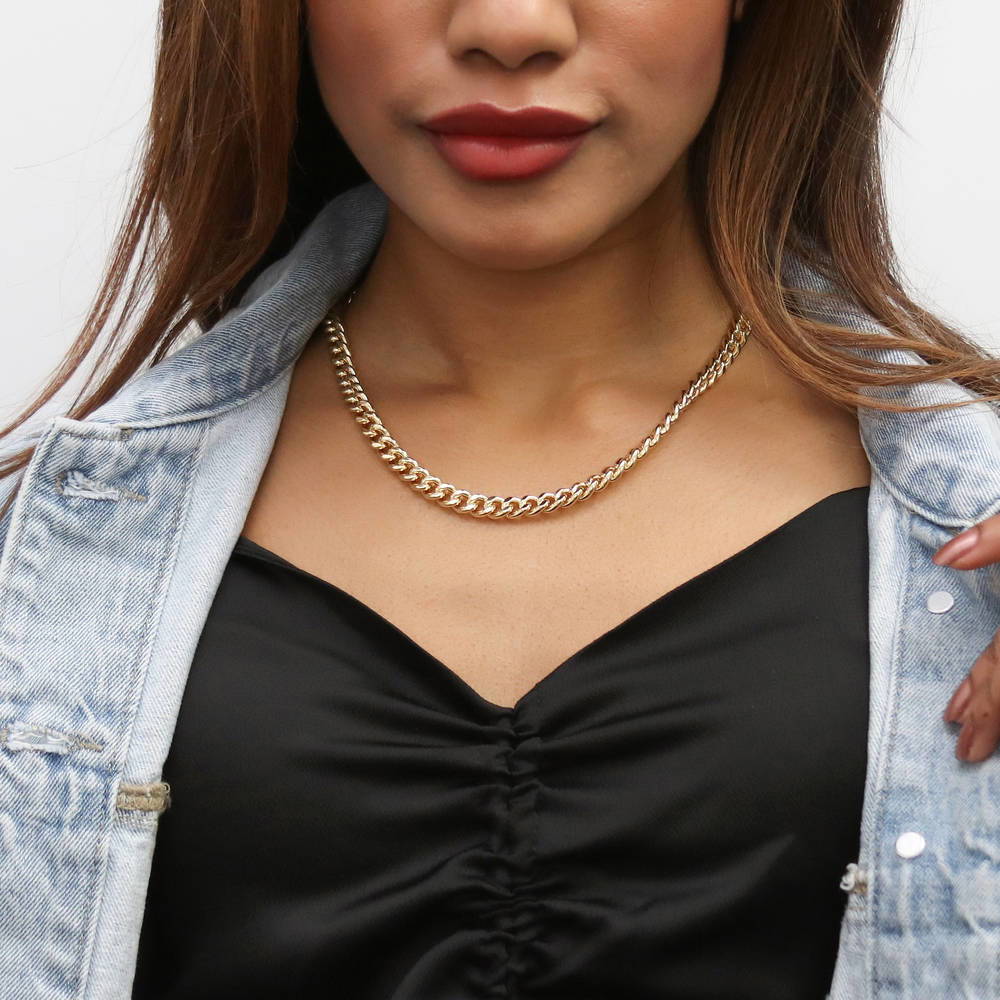 Model wearing Statement Lightweight Chain Necklace in Gold-Tone 7mm, 2 of 8