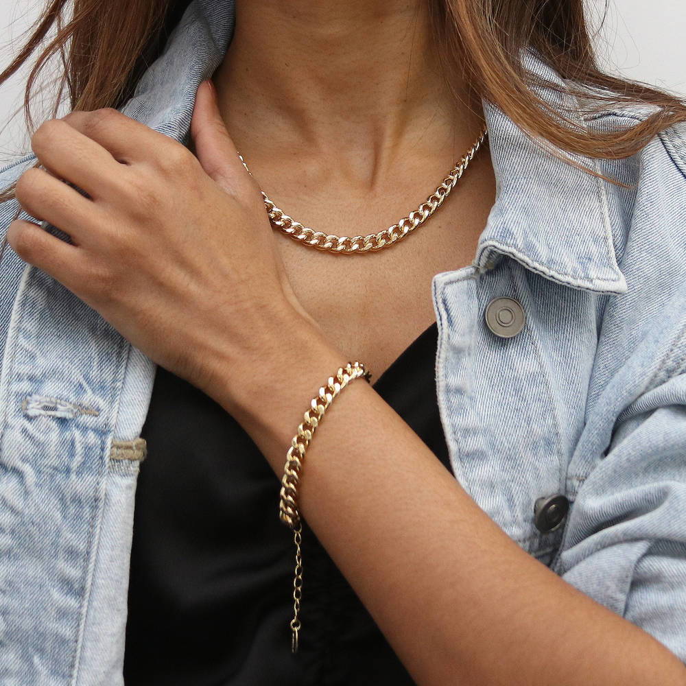 Statement Lightweight Curb Chain Bracelet in Gold-Tone 7mm
