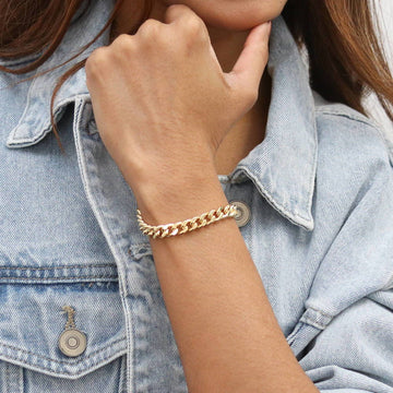 Statement Lightweight Curb Chain Bracelet in Gold-Tone 7mm