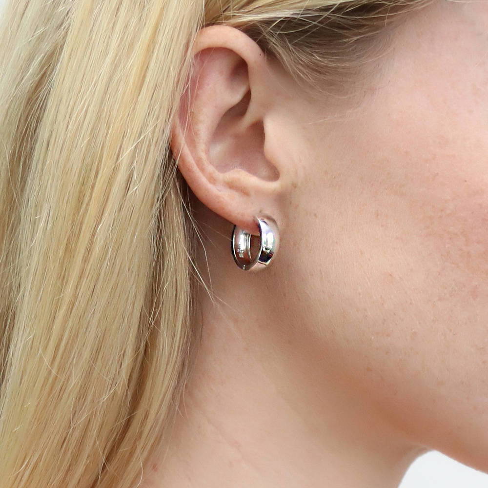 Model wearing Dome Small Hoop Earrings in Sterling Silver 0.7 inch, 5 of 6