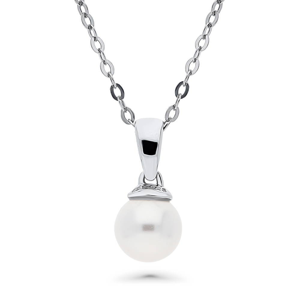 Solitaire White Round Imitation Pearl Necklace in Sterling Silver