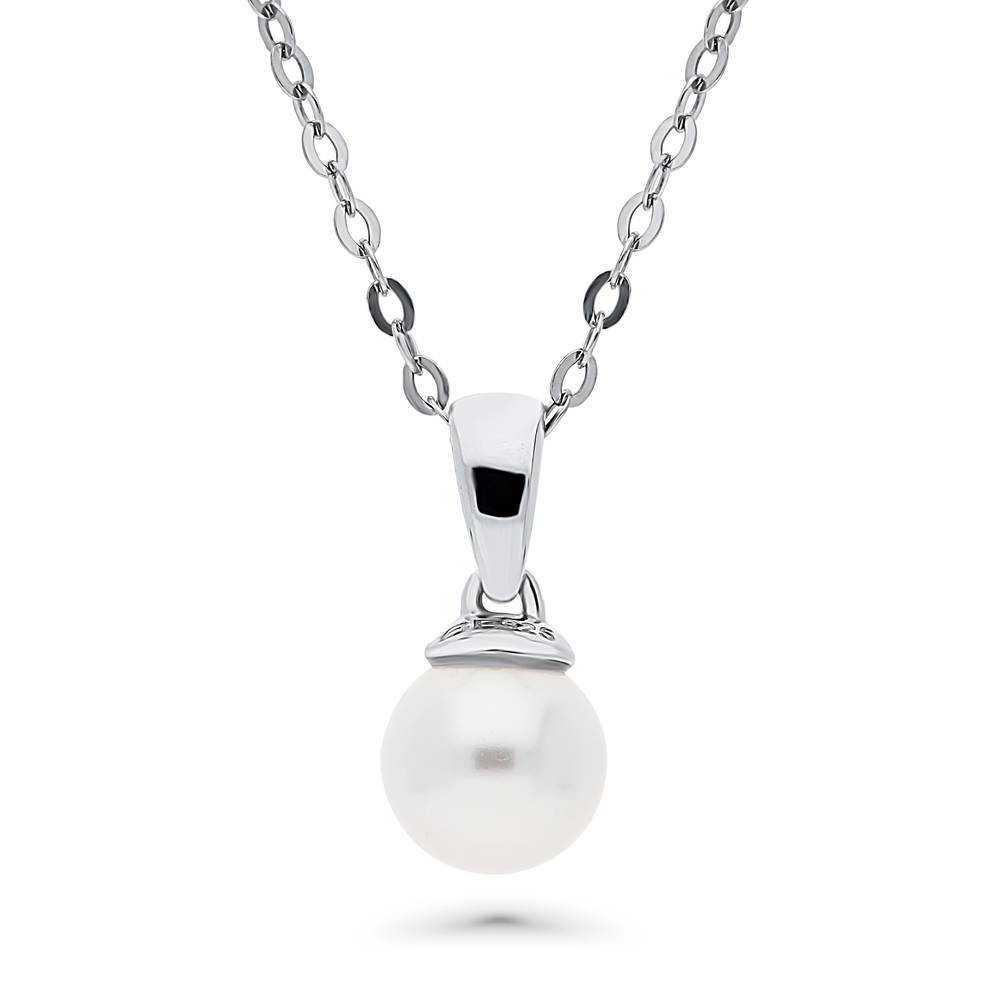 Solitaire White Round Imitation Pearl Set in Sterling Silver