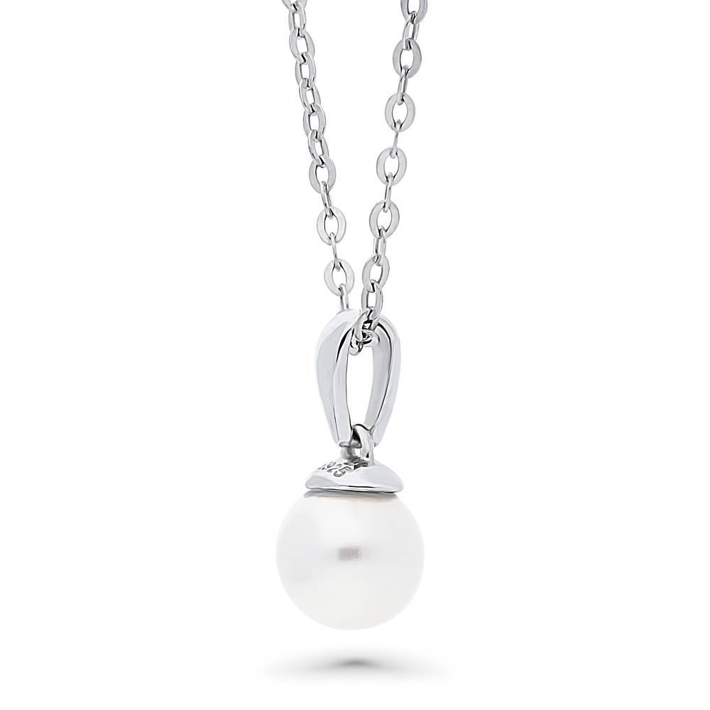 Solitaire White Round Imitation Pearl Necklace in Sterling Silver