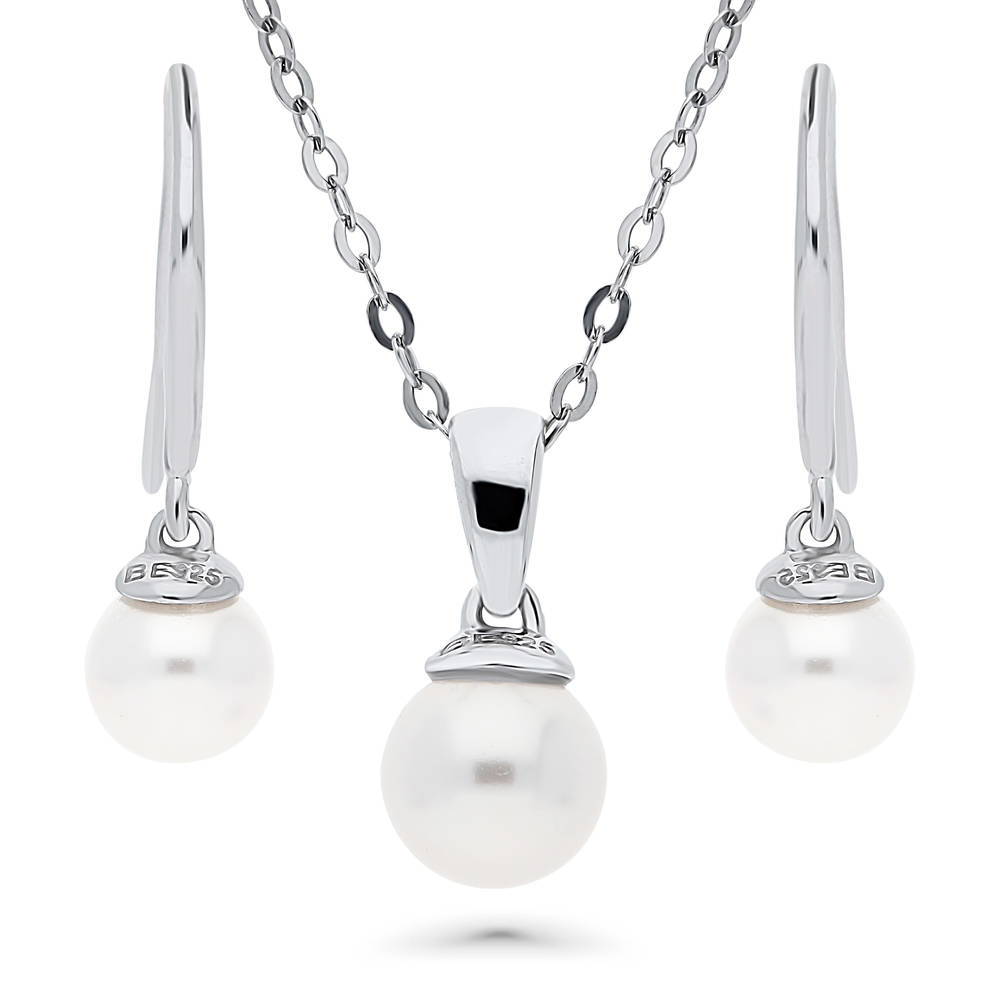 Solitaire White Round Imitation Pearl Set in Sterling Silver